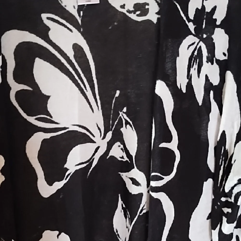 Alfred Dunner Black and White Leaf Pattern Sweater - Picture 2 of 3